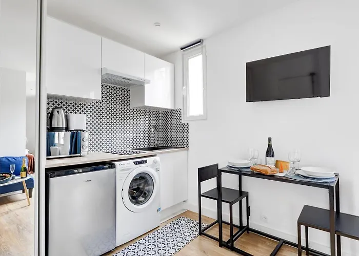 522 Tocqueville - Cozy In 17 Apartment