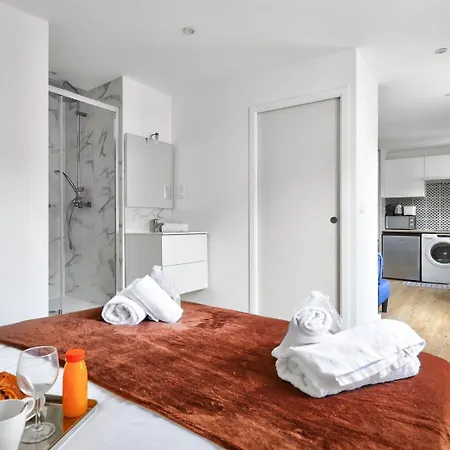 522 Tocqueville - Cozy In 17